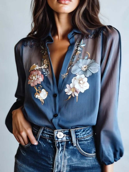 Blommig blus i bohemisk chic-stil