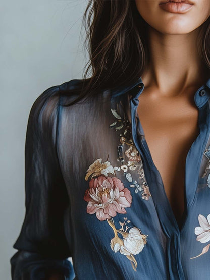 Blommig blus i bohemisk chic-stil