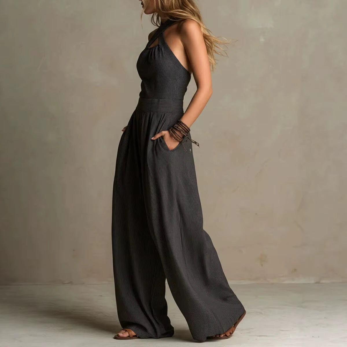 Alva | Elegant Jumpsuit med Korsad Halsringning